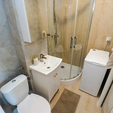 In A Shared Grzybowska 9 Near Hala Mirowska And Rondo Onz Apartamento *